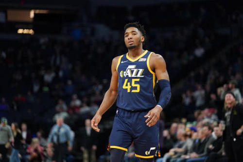 NBA常规赛视频直播:爵士VS湖人 詹眉能否送爵士(图1) NBA常规赛视频直播:爵士VS湖人 詹眉能否送爵士(图1)